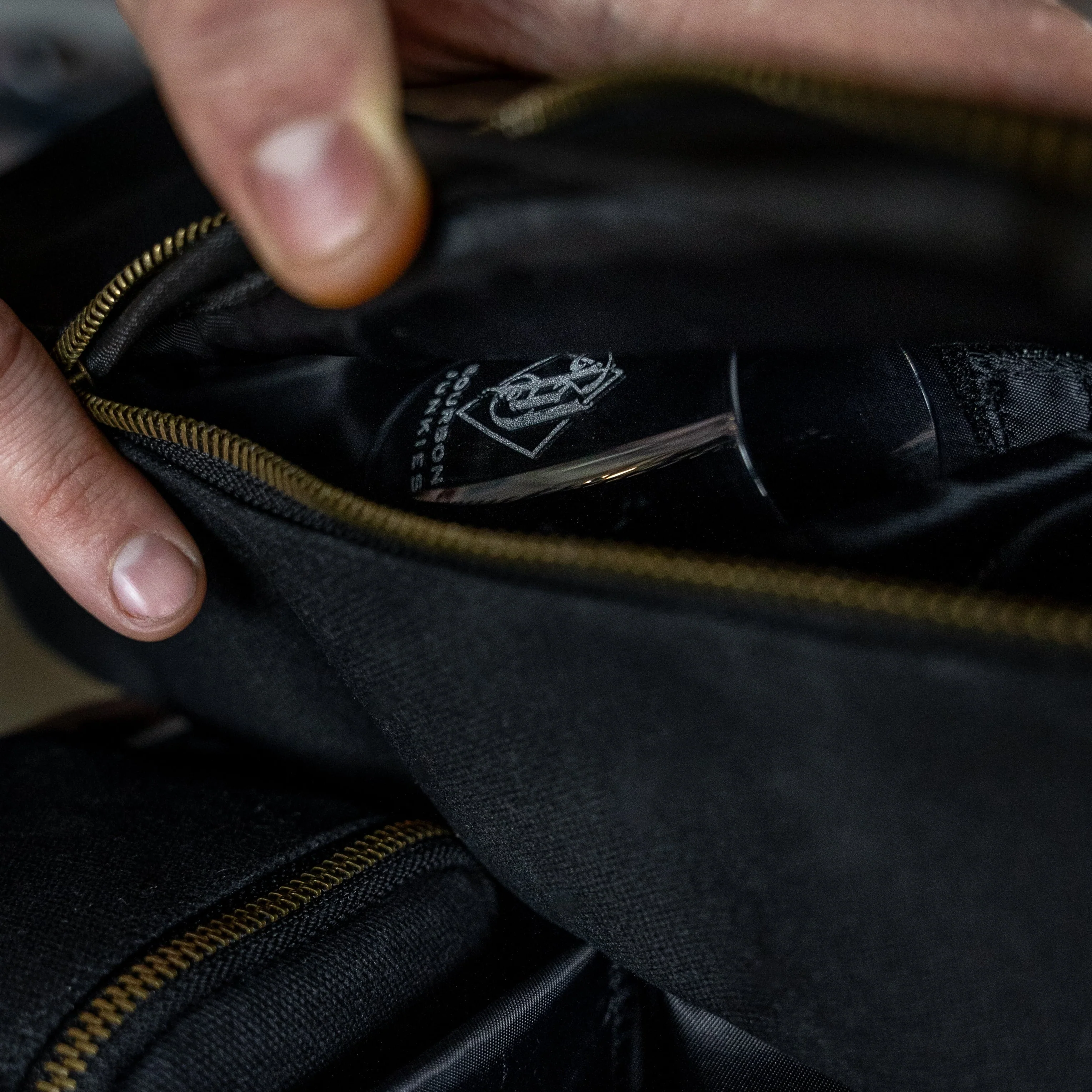 Bourbon Junkies Black Bottle Share Bag - Image 7