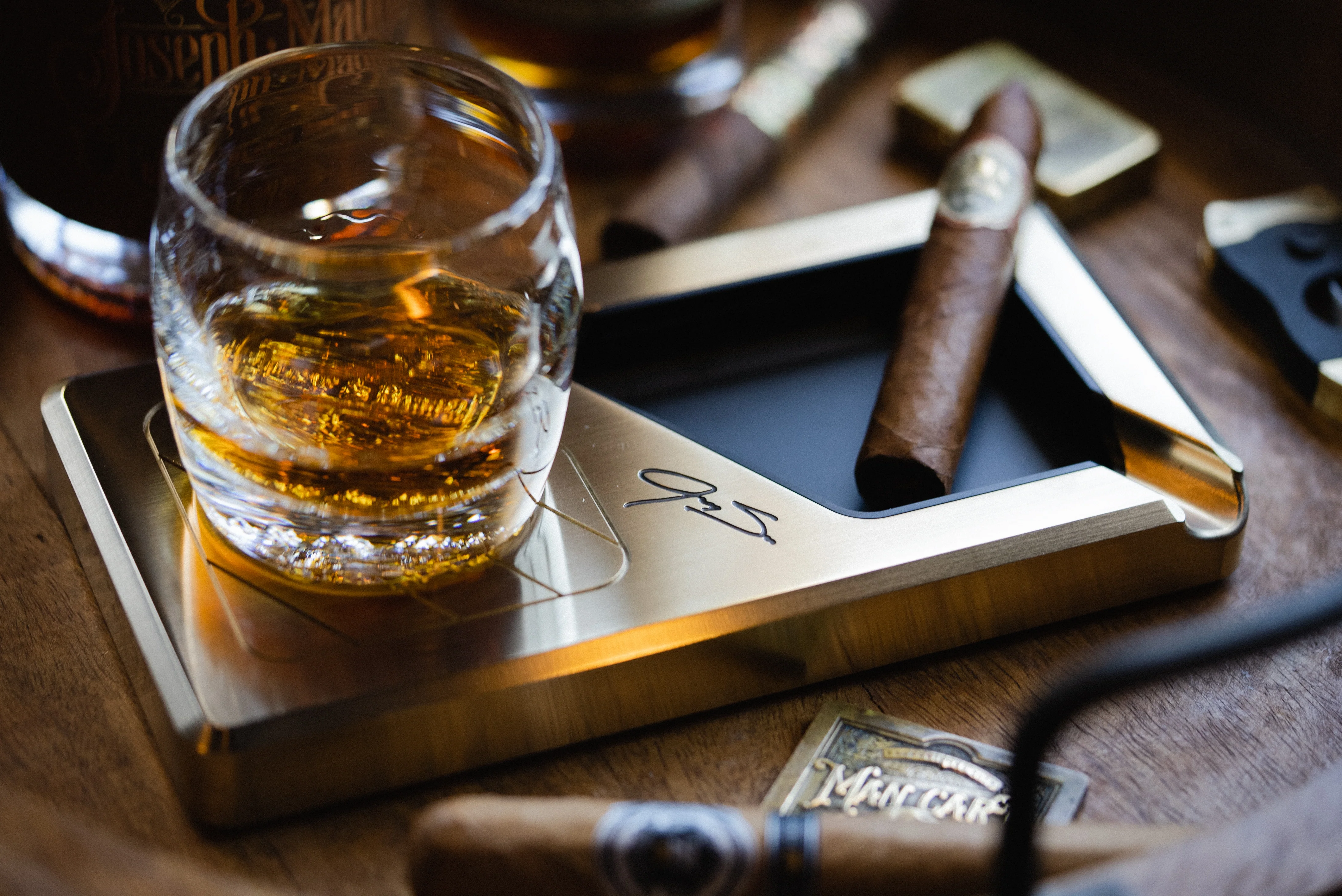 Sip & Smoke - Image 6